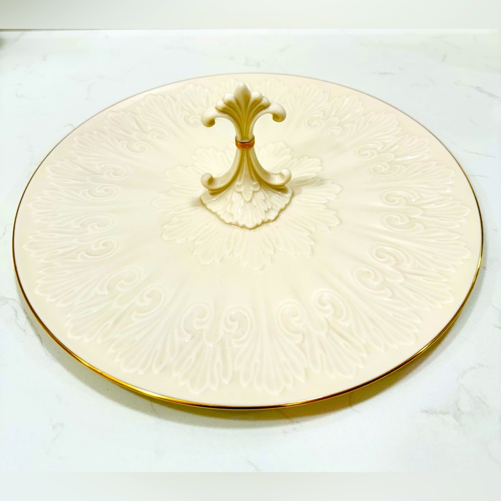 Beautiful !!  Lenox Serving Tray, 1980's. Ivory Color with 24K Gold Trim.